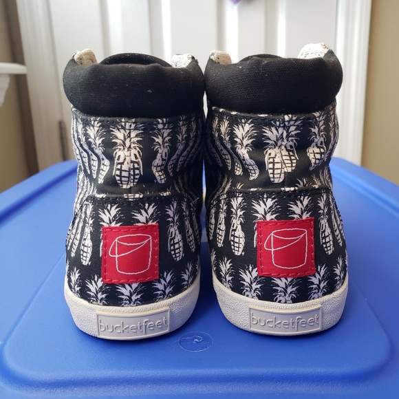 Bucketfeet Shoes - Picture 5 of 5